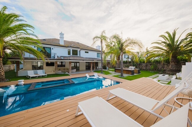 Building Photo - 25879 Chalmers Pl