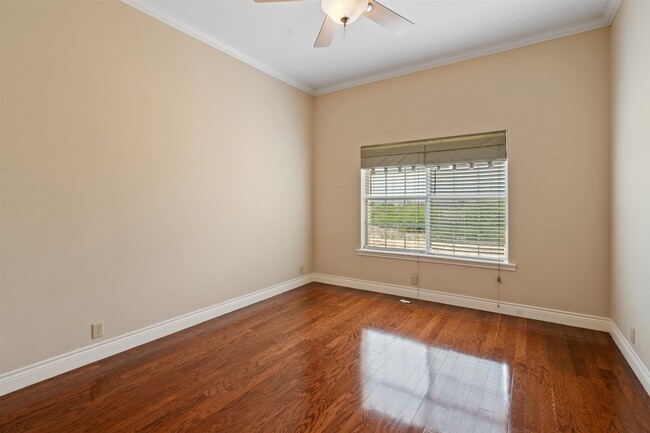 Building Photo - 31 Running Deer Mdws