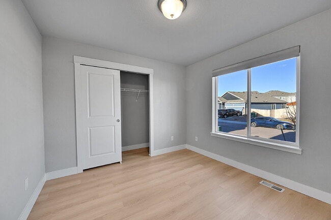 Building Photo - $2,650.00, 5-bed, 3-bed ranch-style home located in Colorado Springs with a large back yard.