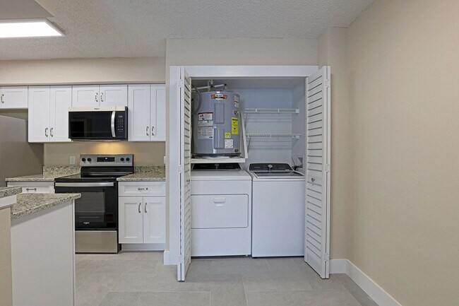 Building Photo - 5331 Summerlin Rd