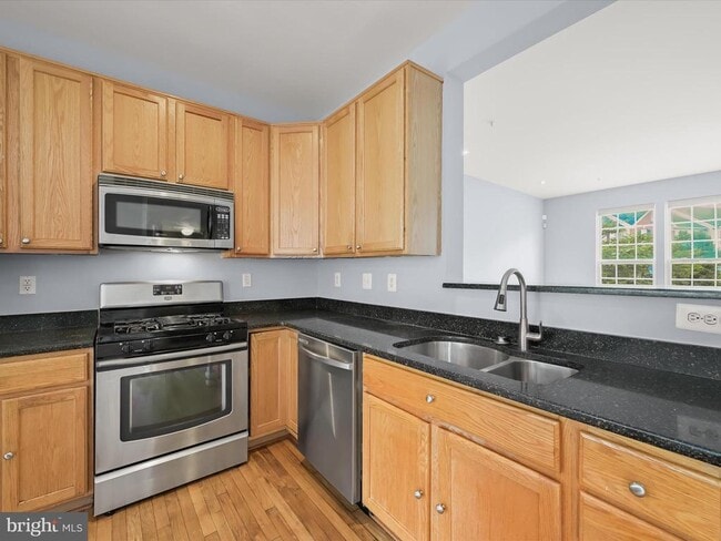 Building Photo - 4243 Begonia Dr