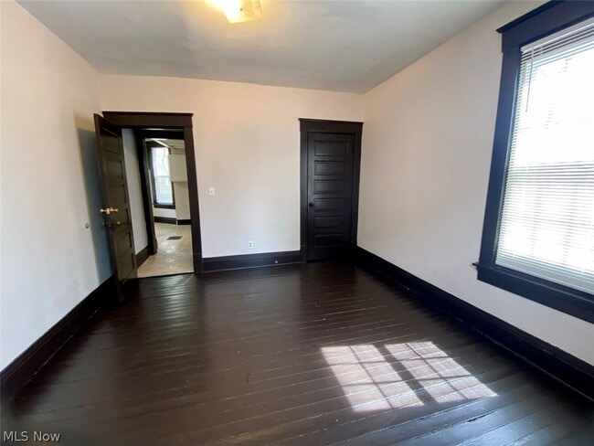 Building Photo - 390 Doyle St