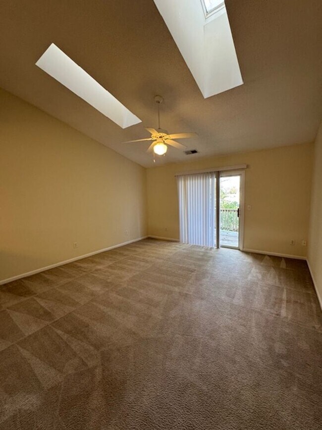 Building Photo - Holton Place - McClelland Dr.