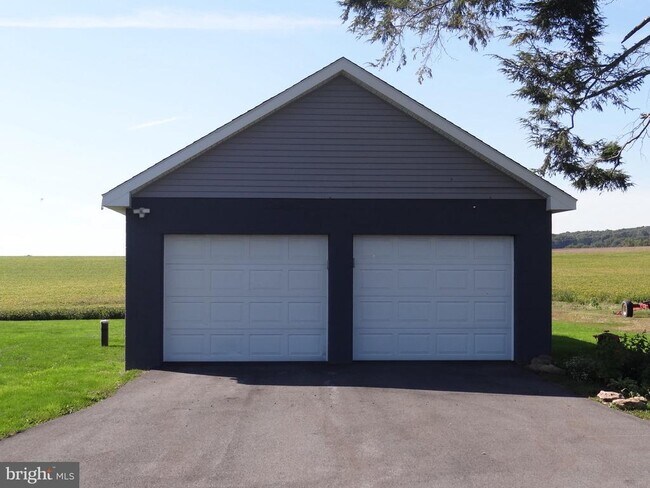 Building Photo - 156 Swamp Rd