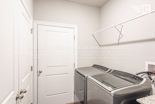 Building Photo - 211 Grove Ln