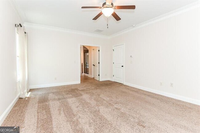 Building Photo - 5552 Leaf Ridge Ln NE