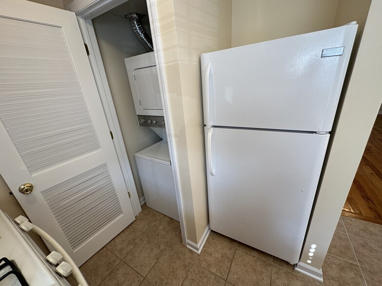 Kitchen W/D Closet - 46 Wedgewood Dr