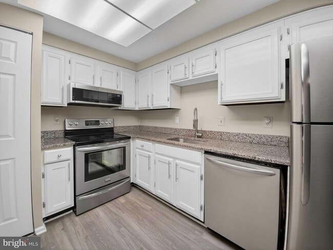 Building Photo - 7680 Tremayne Pl