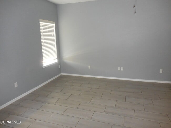 Building Photo - 12867 Ivelet Ct