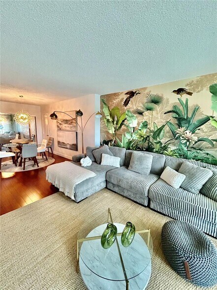 Building Photo - 300 Bayview Dr