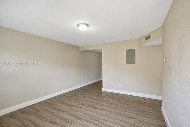 Building Photo - 429 NW 9th Ave