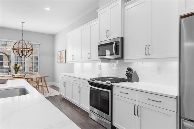 Building Photo - 250 Castleberry Station Dr SW