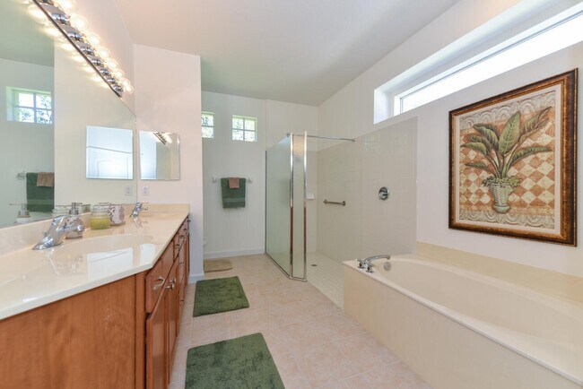 Building Photo - 650 SW Treasure Cove