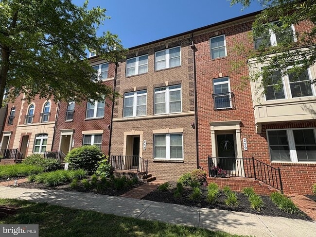 Primary Photo - 233 Parkview Ave