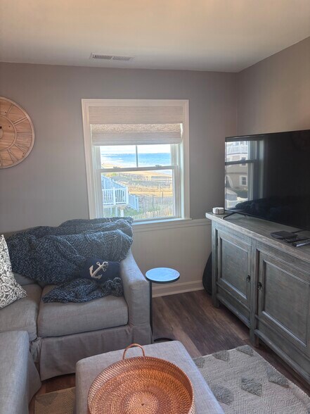 Building Photo - 146 Central Ave