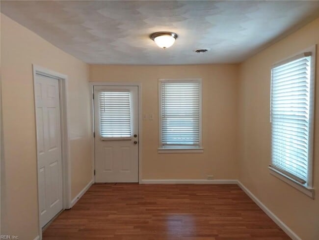Building Photo - 3 BR 2 BA House