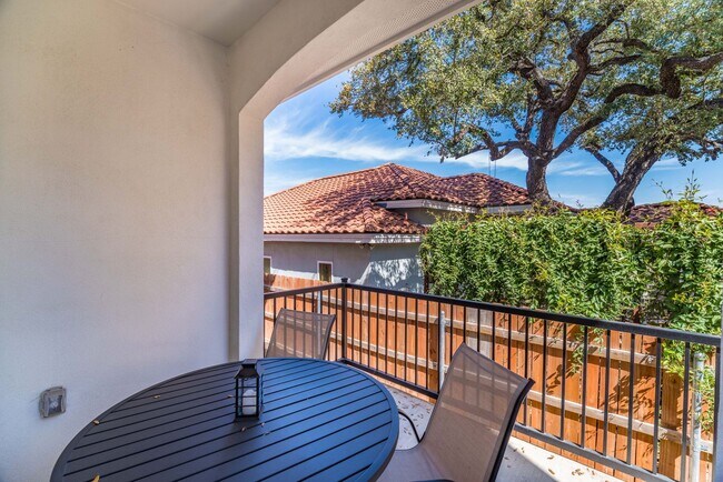 Building Photo - BEAUTIFUL PALLATIUM VILLAS 2-BEDROOM