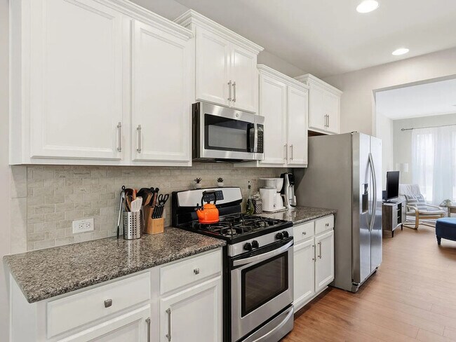 Building Photo - Lease OR Lease to Own