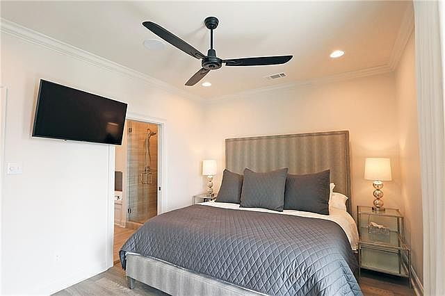 Building Photo - 2-Bed, 3-Bath on Pontchartrain Blvd – Your New Orleans Oasis Awaits!"