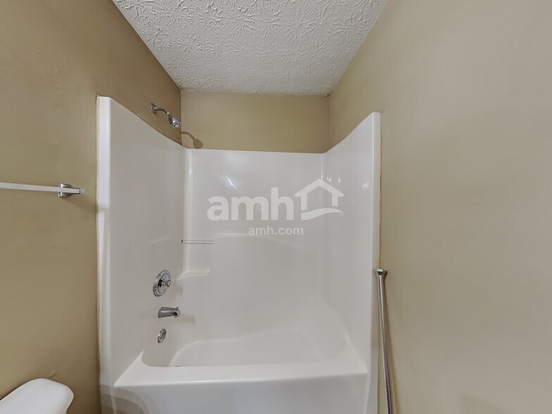 Building Photo - 1394 Ivey Pointe Dr SE