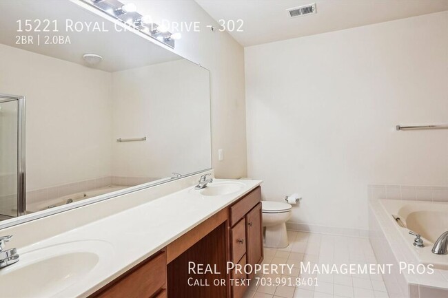 Building Photo - 15221 Royal Crest Dr