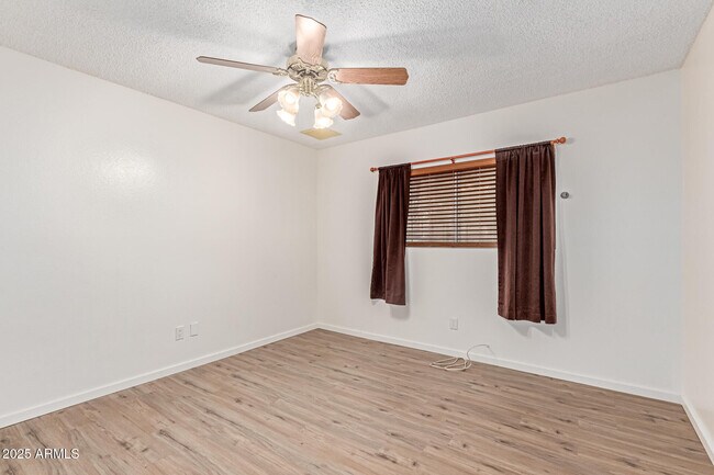 Building Photo - 5528 W Calavar Rd