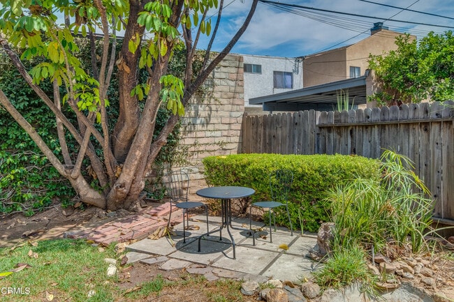 Building Photo - 916 N Stoneman Ave