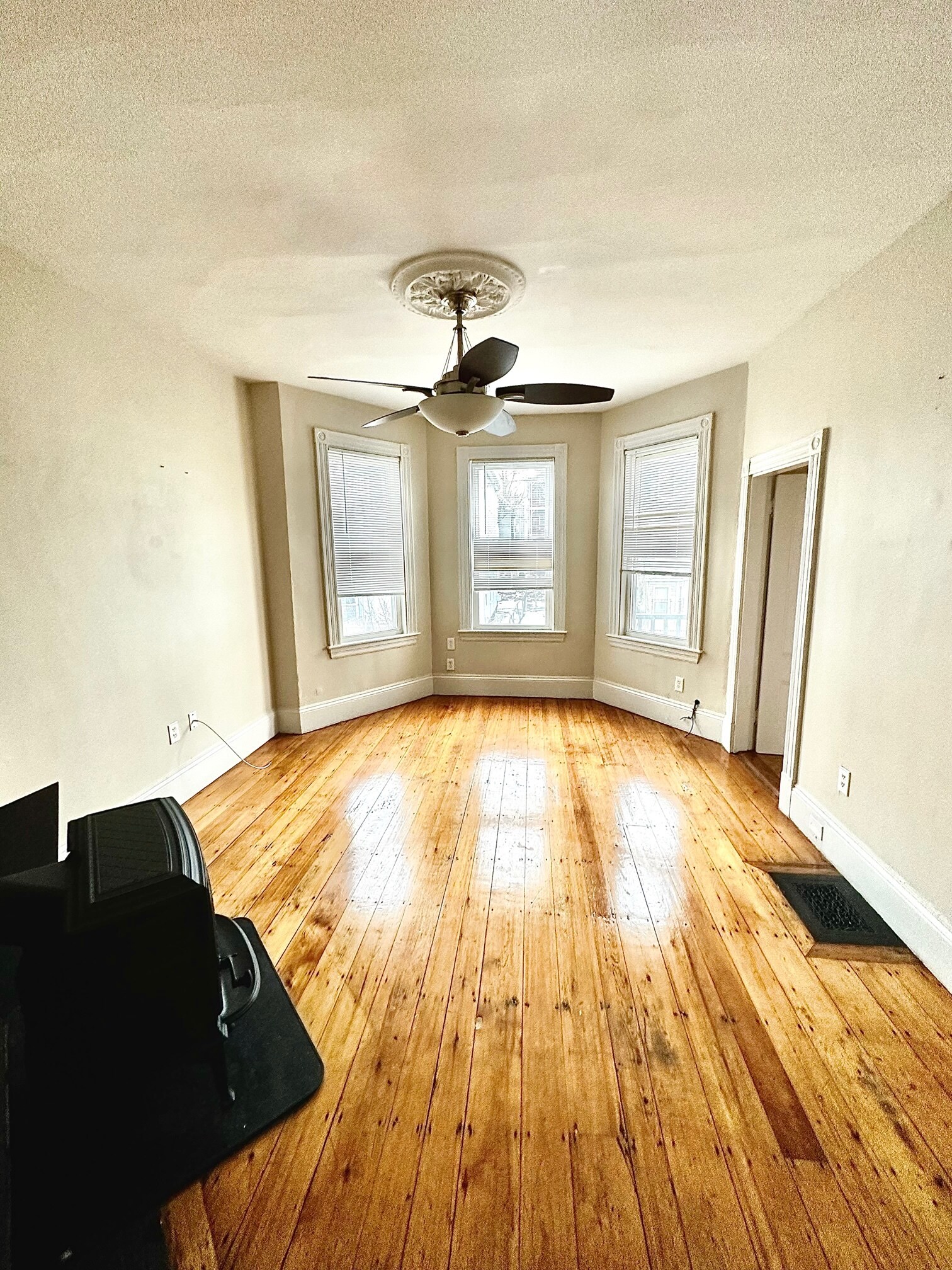 Building Photo - 3243 Washington St