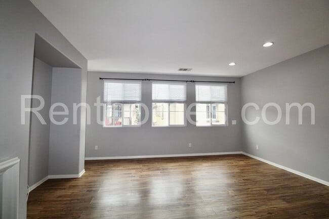 Building Photo - 2119 Palo Alto Dr