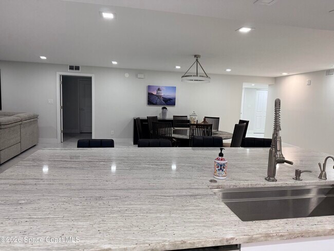 Building Photo - 3223 S Atlantic Ave