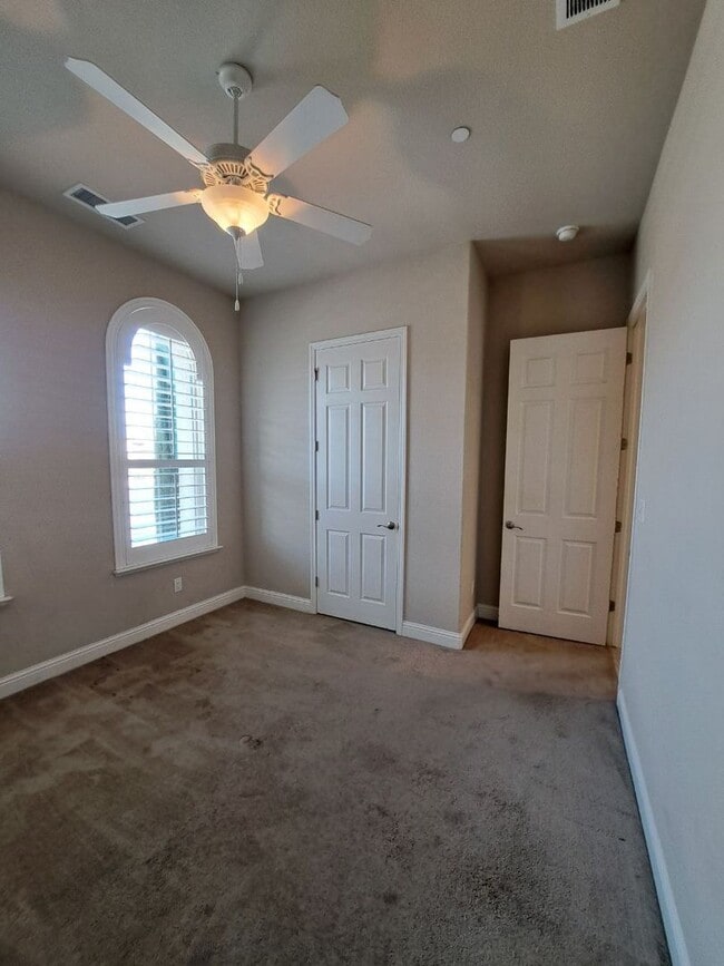 Building Photo - Beautiful 4 Bedroom Home In Clovis!