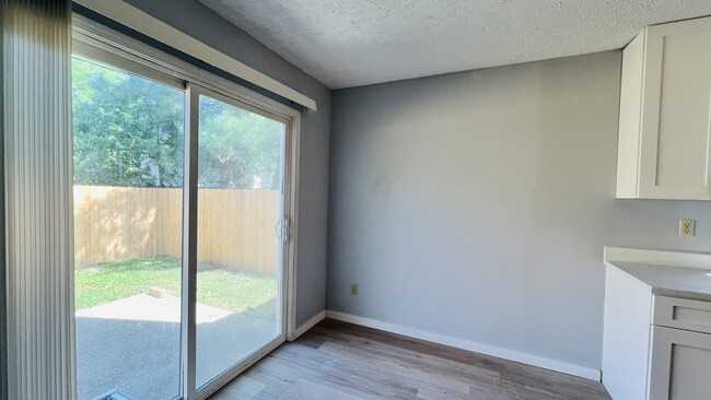 Building Photo - 431 S Village Ct