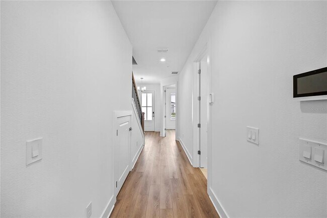 Building Photo - 1856 Crowncrest Dr