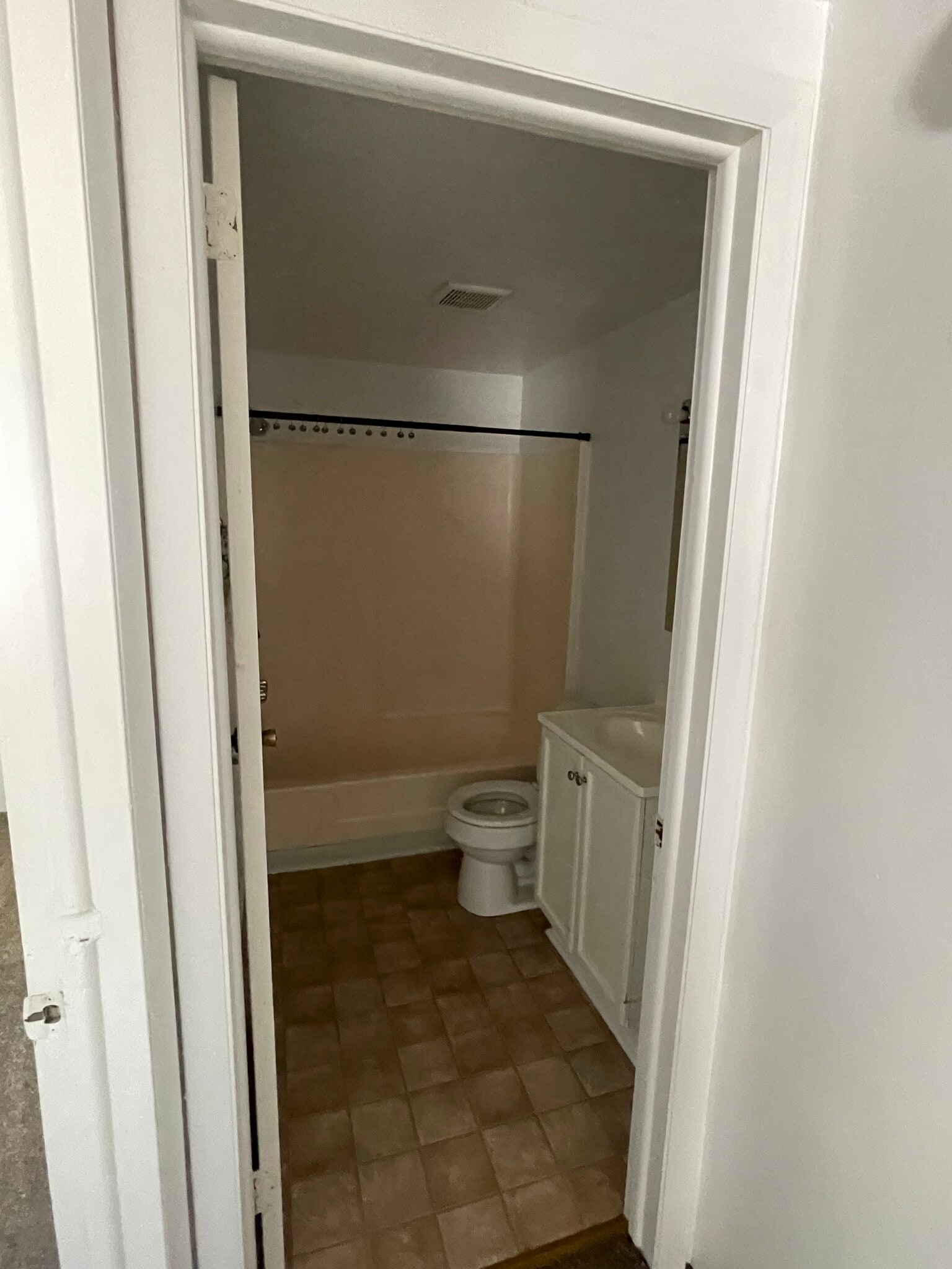 Building Photo - 305 Cherry St