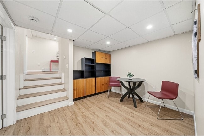 Building Photo - 221 Totten Pond Rd