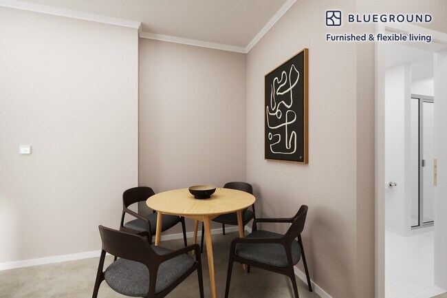 Building Photo - 1320 N Veitch St