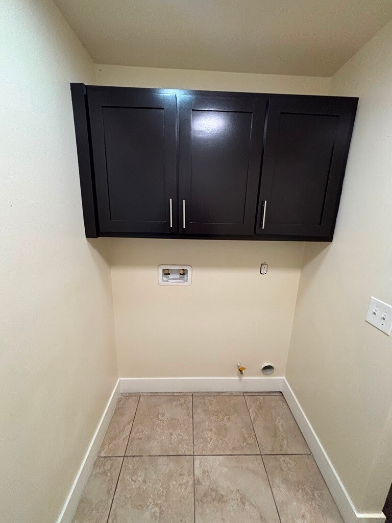 Building Photo - 632 W 94th St