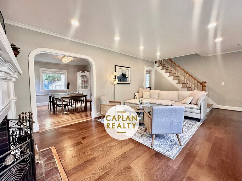 Building Photo - 86 Roydon Rd