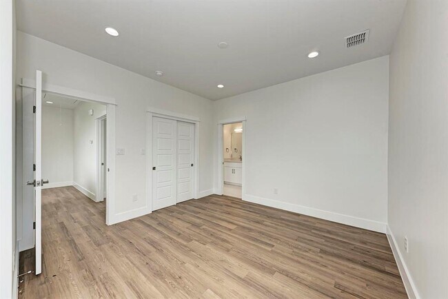 Building Photo - 401 Delmar Ave