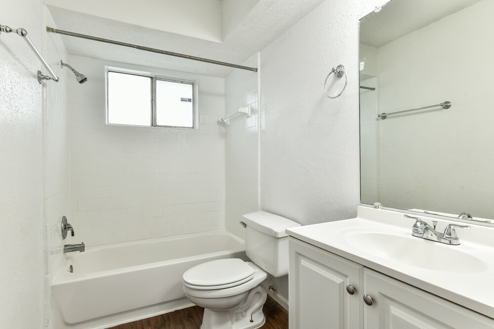 Building Photo - 6527 La Violetta Dr