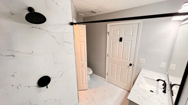 Building Photo - The Heart of Maitland: 3BD/2BA Home That F...