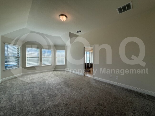 Building Photo - 3906 Greenbrier Dr