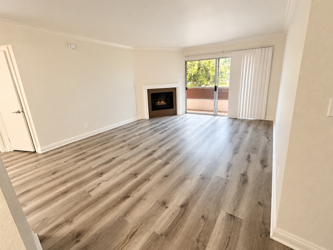 Building Photo - The Premier on Moorpark