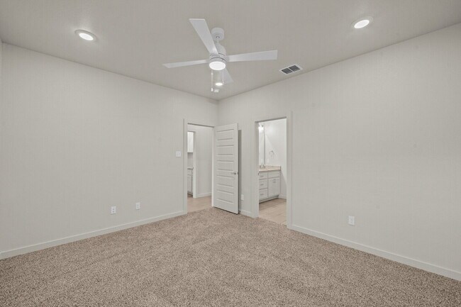 Building Photo - Brand New Townhomes in Frenship!