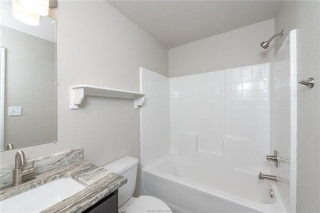 Building Photo - 707 Dominik Dr