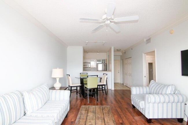 Building Photo - 616 Clearwater Park Rd