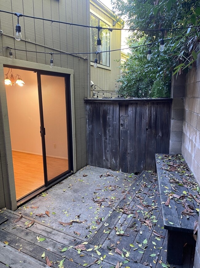 Building Photo - 750 Chorro St