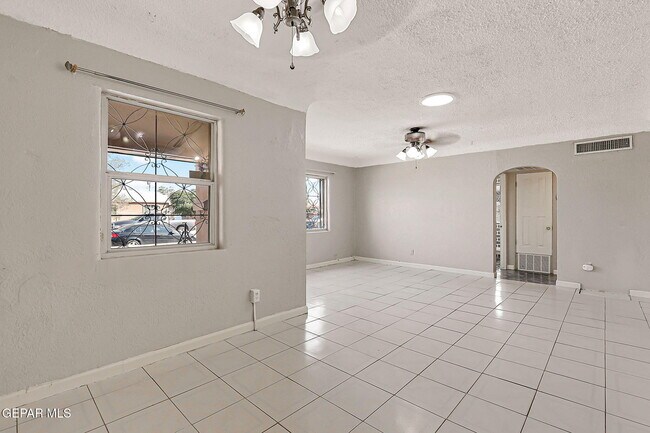 Building Photo - 115 Miller Cir
