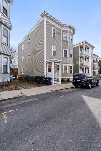 Building Photo - 93 Sydney St