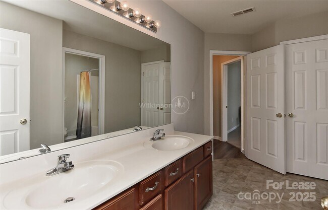 Building Photo - 15723 Wood Duck Crossing Dr
